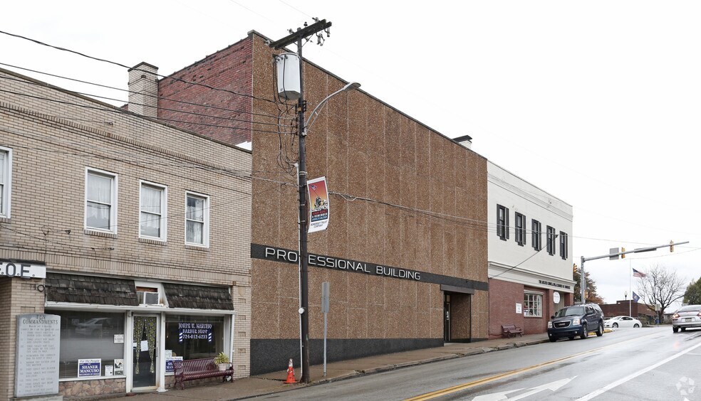 102 S Arch St, Connellsville, PA à vendre - Photo du bâtiment - Image 2 de 2