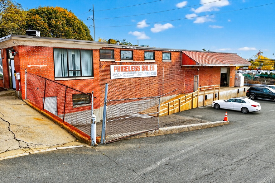 570 Revere Beach Pky, Revere, MA for sale - Building Photo - Image 2 of 8