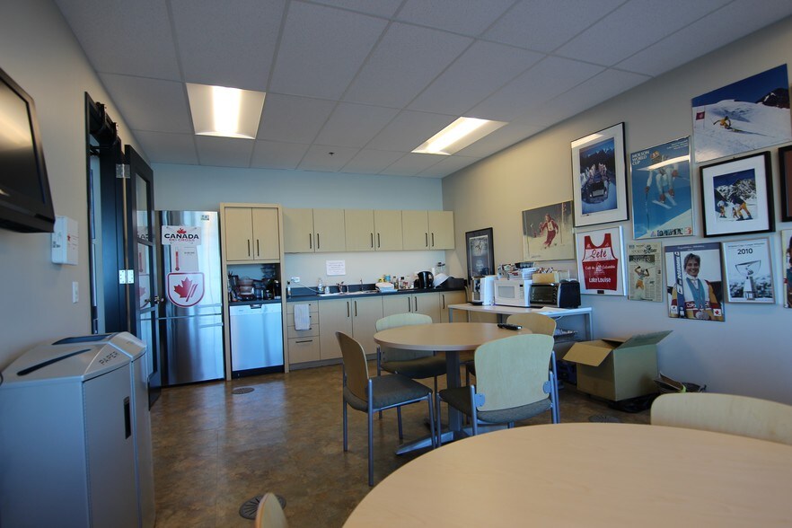 151 Canada Olympic Rd SW, Calgary, AB à vendre - Photo du bâtiment - Image 1 de 1