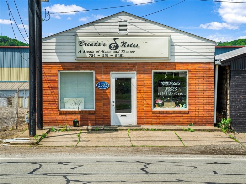 Duss Ave Warehouses portfolio of 3 properties for sale on LoopNet.ca - Primary Photo - Image 3 of 3