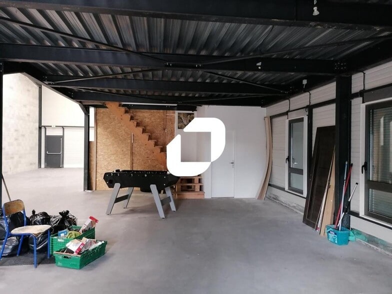 8 Impasse Du 24 Août 1944, Corbas for lease - Interior Photo - Image 3 of 11