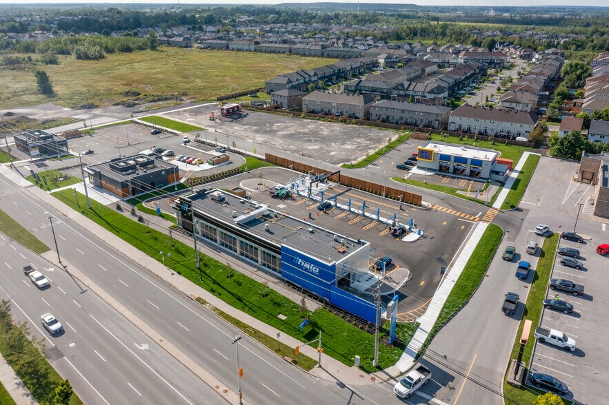 6111 Hazeldean Rd, Ottawa, ON à louer - Photo du bâtiment - Image 2 de 2