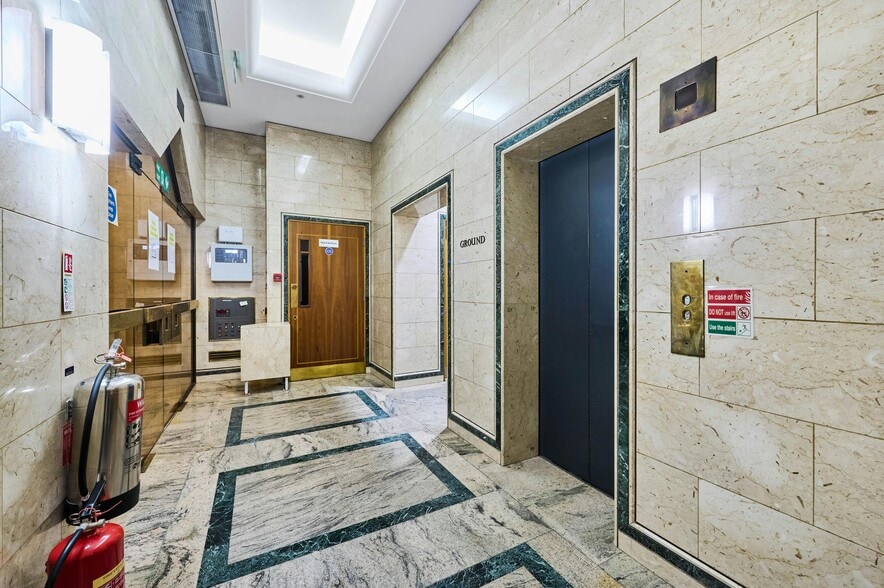 15-17 Throgmorton Av, London for lease - Building Photo - Image 3 of 8