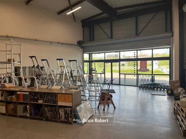 Bureau dans Bourg-en-Bresse à louer - Photo du bâtiment - Image 2 de 6