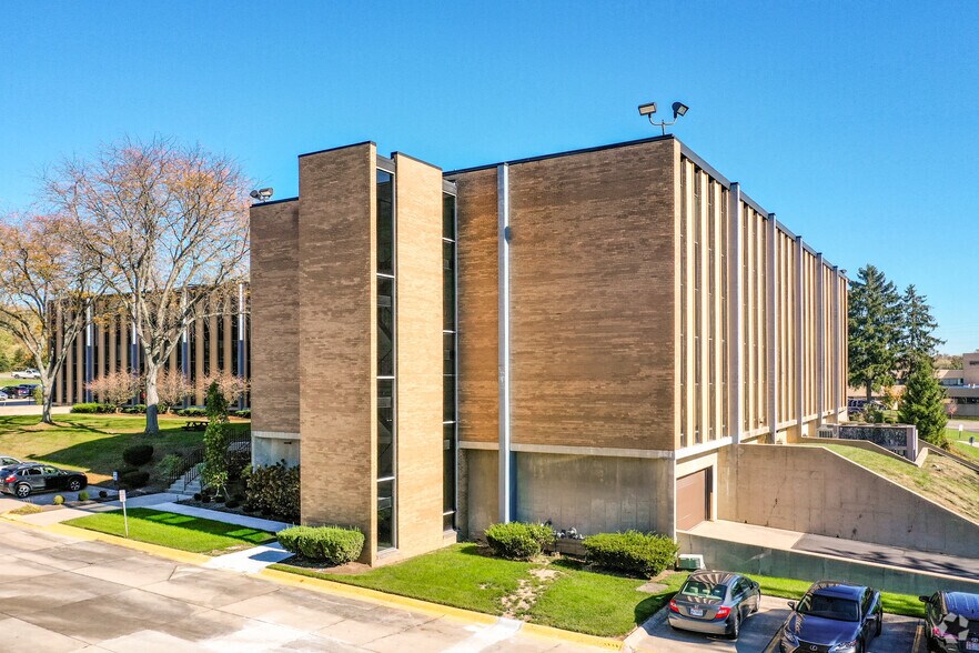 5335 Far Hills Ave, Dayton, OH à louer - Photo du bâtiment - Image 3 de 5