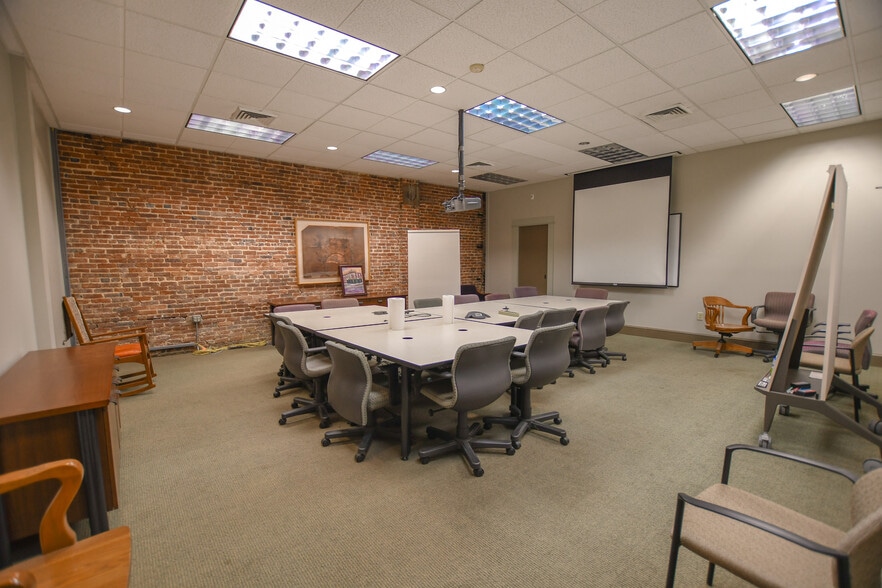 122 W Market St, Athens, AL à louer - Photo du bâtiment - Image 3 de 9