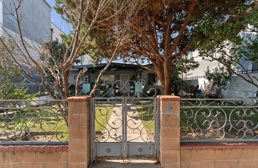 955 S Normandie Ave, Los Angeles, CA à vendre - Photo du bâtiment - Image 2 de 2