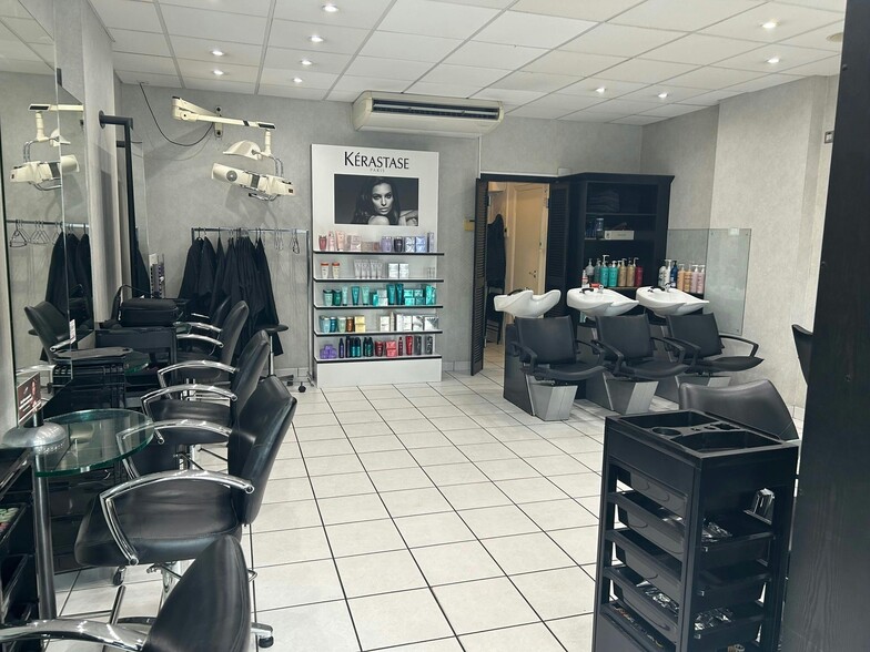 53-79 Chobham Rd, Sunninghill for lease - Building Photo - Image 3 of 19