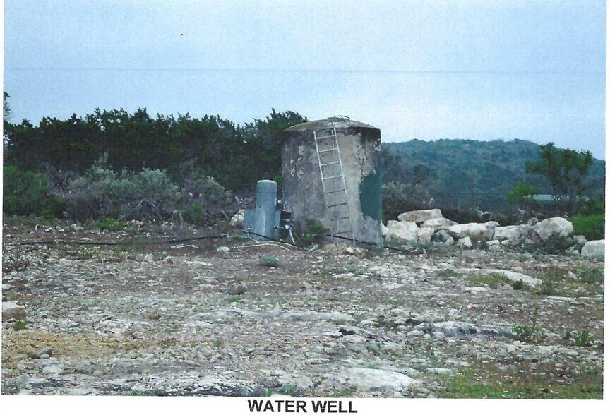 00 CR 405, Uvalde, TX à vendre - Photo du bâtiment - Image 2 de 20