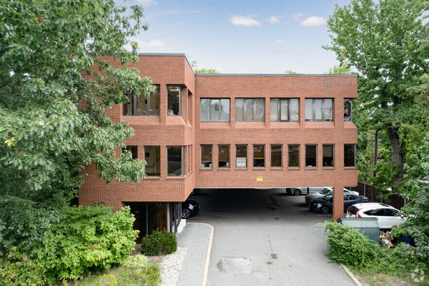 617 E Palisade Ave, Englewood Cliffs, NJ à louer - Photo du bâtiment - Image 3 de 6