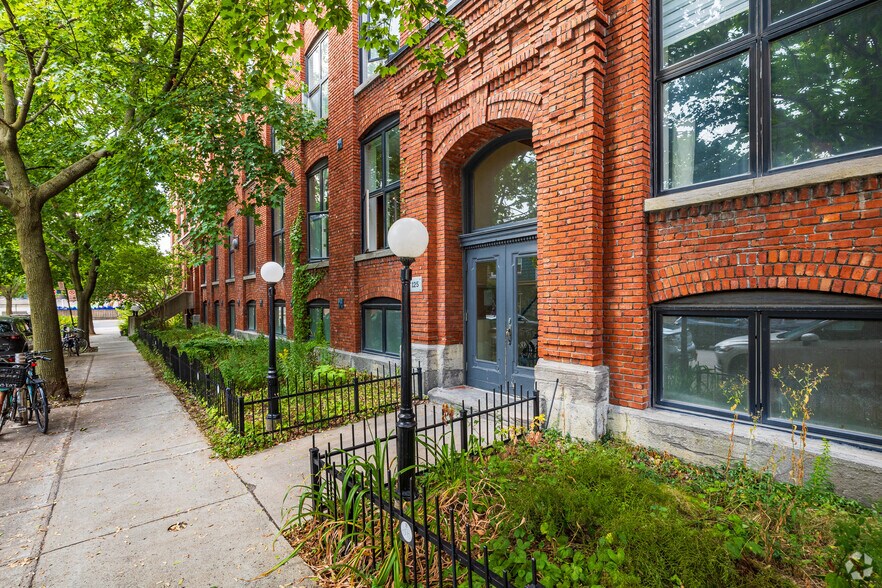 121 Rue Elmire, Montréal, QC à vendre - Photo du bâtiment - Image 3 de 3