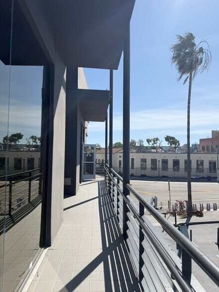 1501 Main St, Venice, CA à louer - Photo du bâtiment - Image 2 de 25