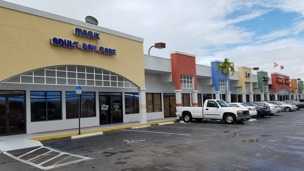 4830-4882 NW 167th St, Miami Gardens, FL à louer - Photo du bâtiment - Image 3 de 9