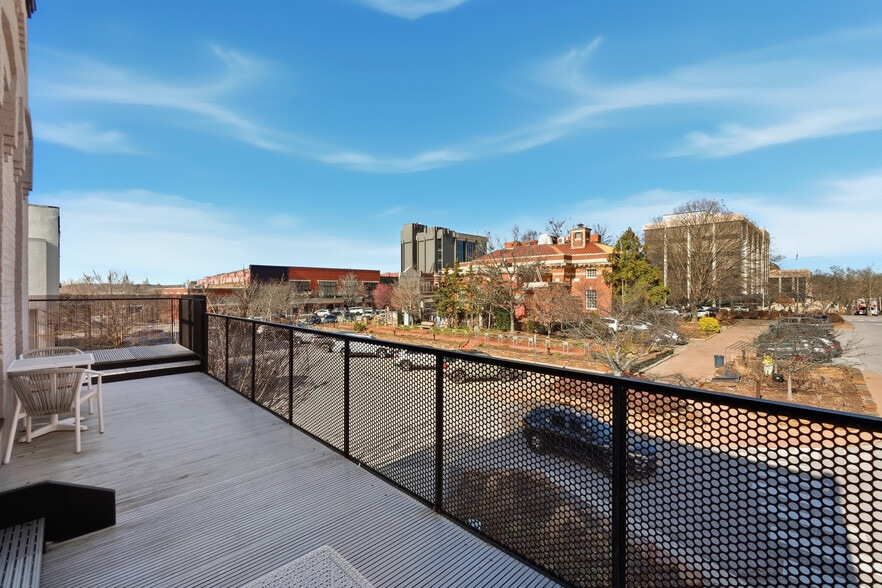 1 W Mountain St, Fayetteville, AR à louer - Photo du bâtiment - Image 3 de 24