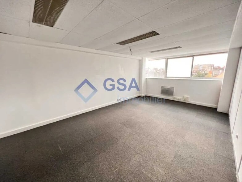 Office in Corbeil-Essonnes for lease - Interior Photo - Image 2 of 8