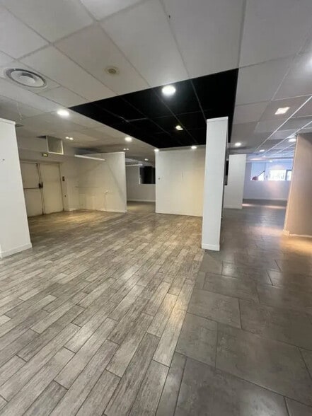 Retail in Portet-sur-Garonne for lease - Interior Photo - Image 2 of 5