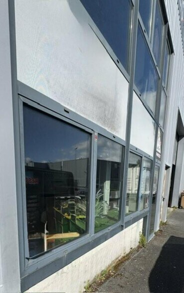 Flex dans Arnas à louer - Photo du bâtiment - Image 2 de 3