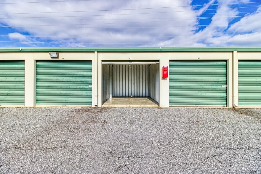 744 Buffalo Shoals Rd, Statesville, NC à louer - Photo du bâtiment - Image 1 de 13
