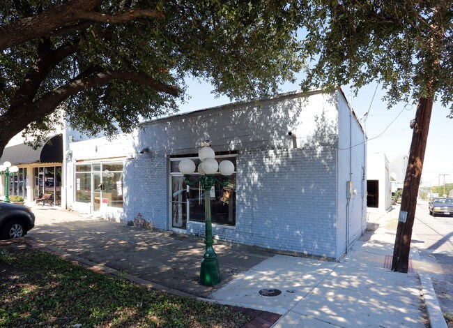 Plus de détails pour 1102 Main St, Commerce, TX - Commerce de détail à vendre