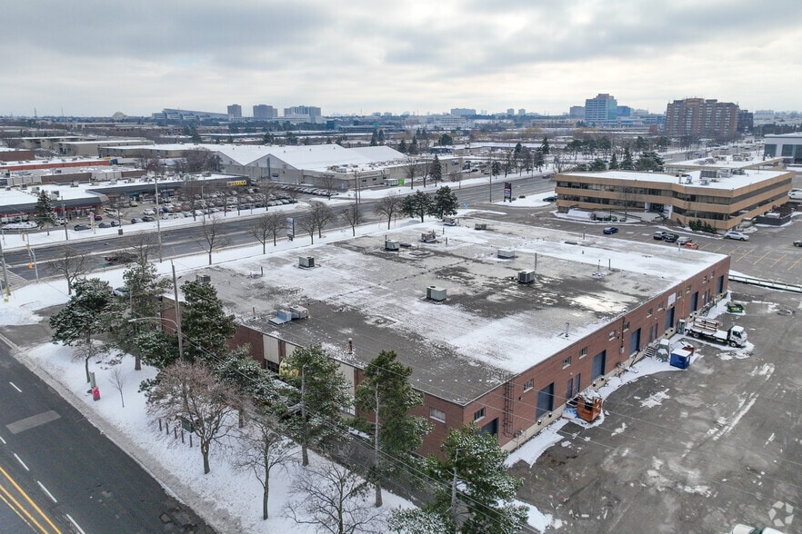 7310 Woodbine Ave, Markham, ON à louer - Photo du bâtiment - Image 3 de 3