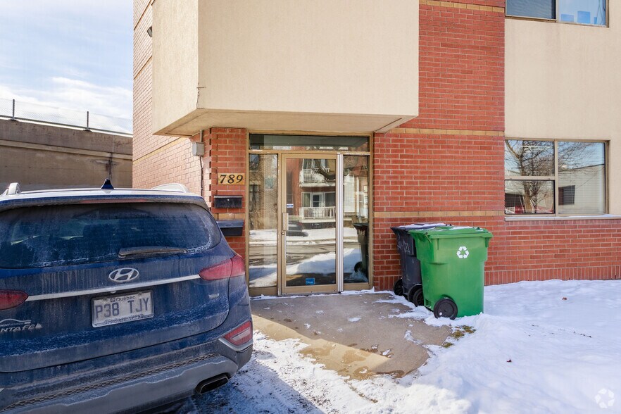 789 Av George Leclaire, Montréal, QC à vendre - Photo du bâtiment - Image 3 de 6