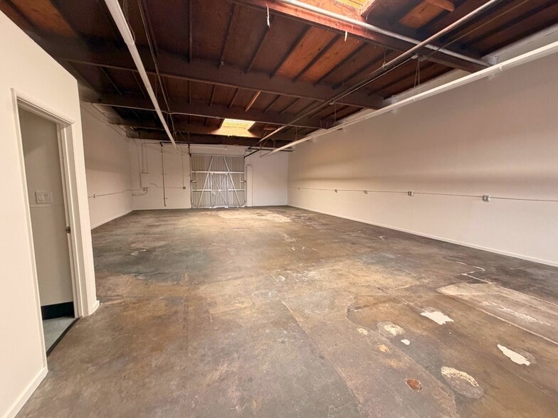 1600-1618 E Wilshire Ave, Santa Ana, CA for lease - Building Photo - Image 3 of 7