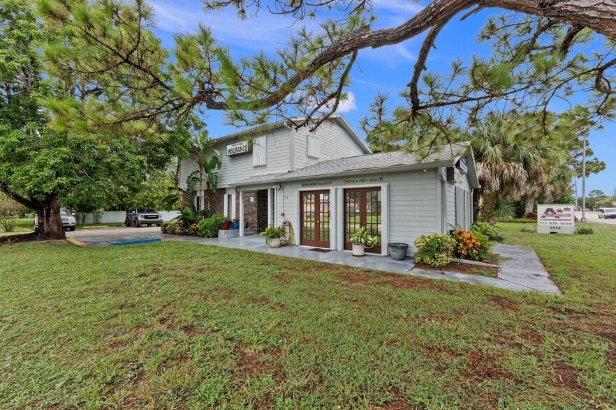 1514 SE Port St Lucie Blvd, Port Saint Lucie, FL for lease - Primary Photo - Image 1 of 1