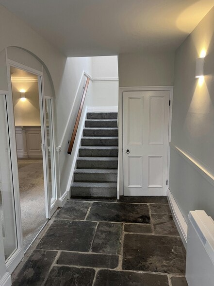 Clifford Rd, Boston Spa for sale - Interior Photo - Image 2 of 8