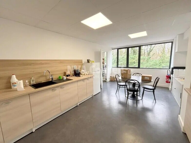 7 Rue René Cassin, Herblay-sur-Seine for lease - Interior Photo - Image 2 of 11