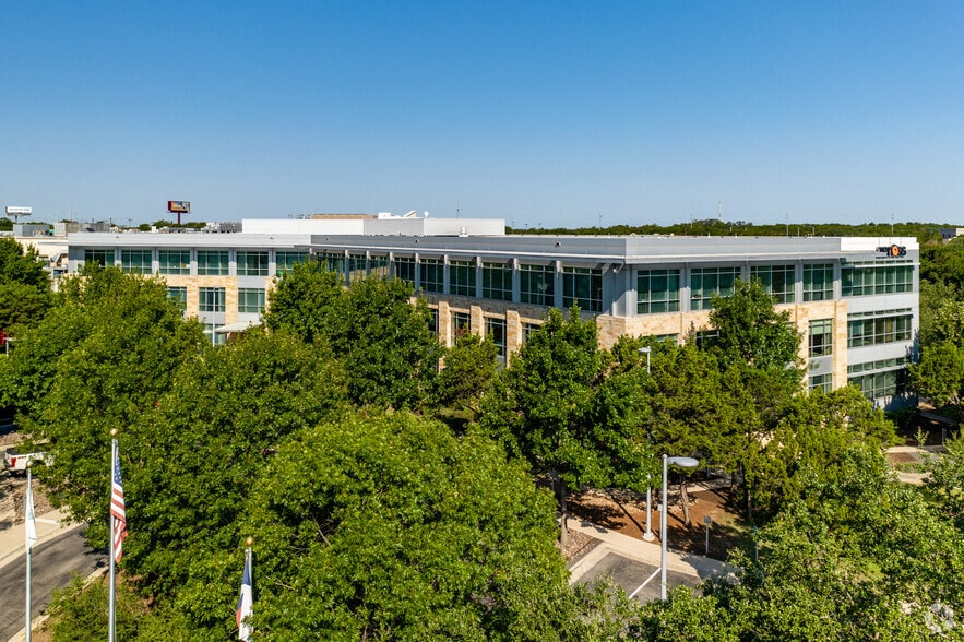 11305 Four Points Dr, Austin, TX for lease - Building Photo - Image 3 of 6