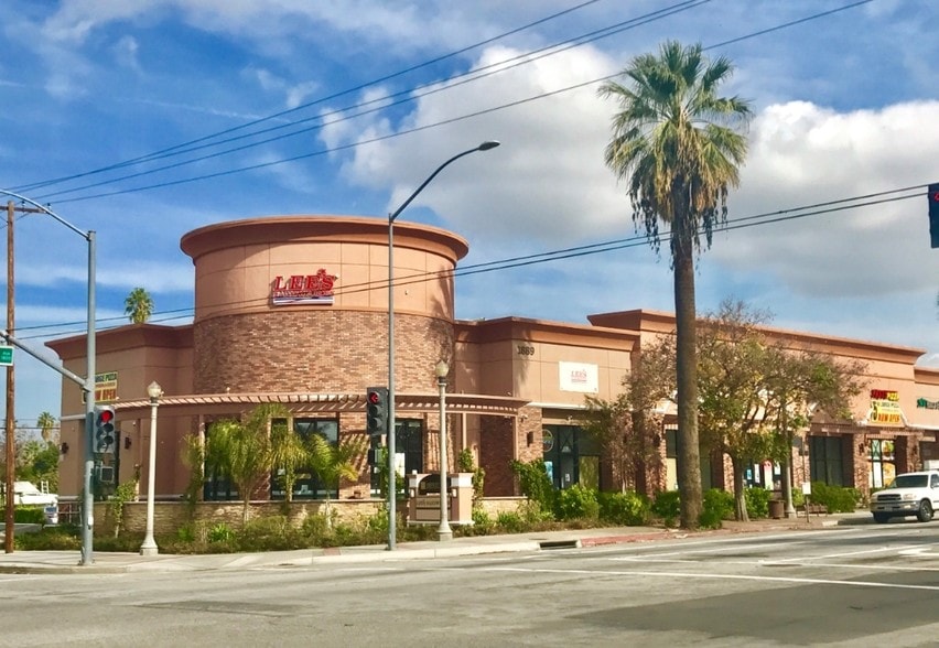 1889 University Ave, Riverside, CA à louer - Photo principale - Image 1 de 4