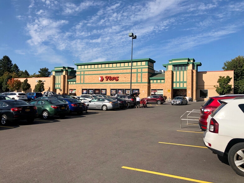 123 Grey St, East Aurora, NY for lease - Building Photo - Image 3 of 8