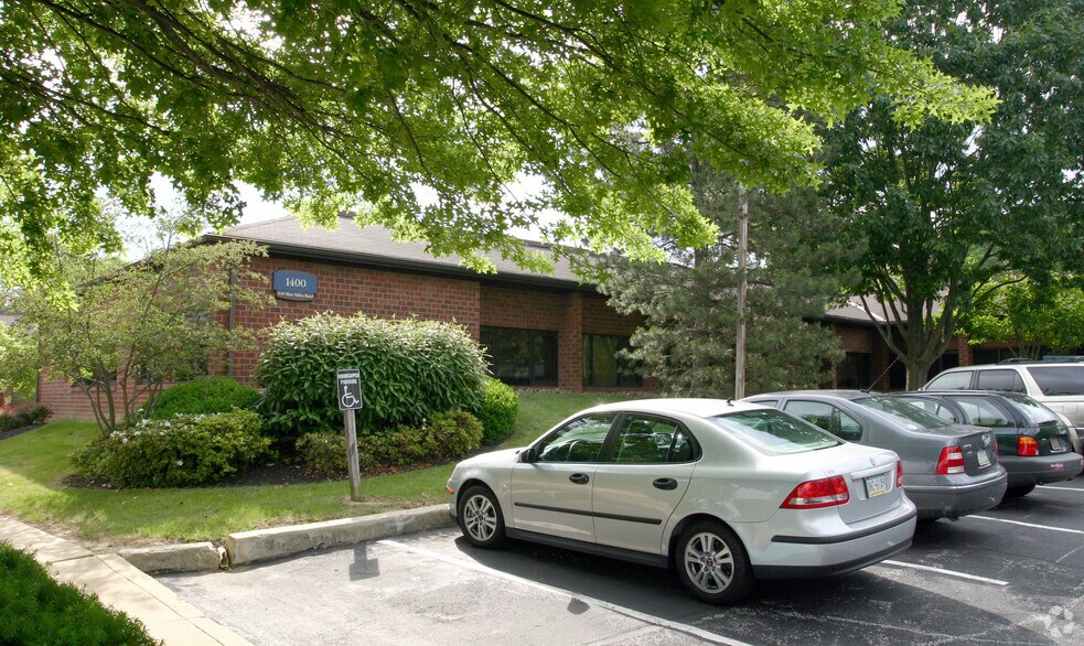 940 W Valley Rd, Wayne, PA à louer - Photo du bâtiment - Image 2 de 5