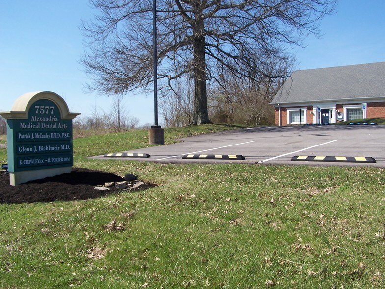 7577 Alexandria Pike, Alexandria, KY à louer - Photo du bâtiment - Image 2 de 7