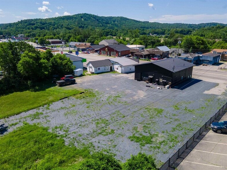 174-176 Washington St, Claremont, NH for lease - Building Photo - Image 3 of 12