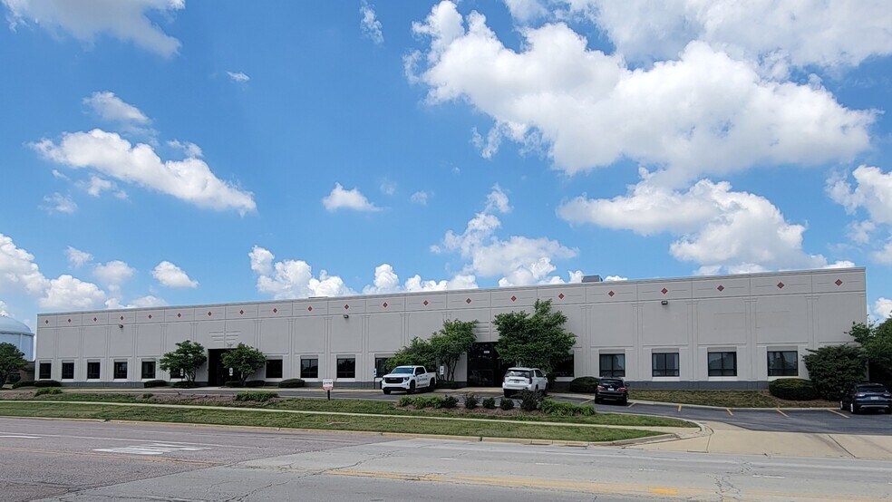 2002-2008 Bloomingdale Rd, Glendale Heights, IL à louer - Photo du bâtiment - Image 3 de 7