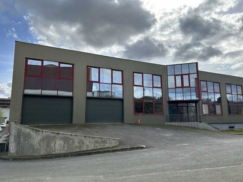 Industrial in Créteil for lease - Building Photo - Image 1 of 14