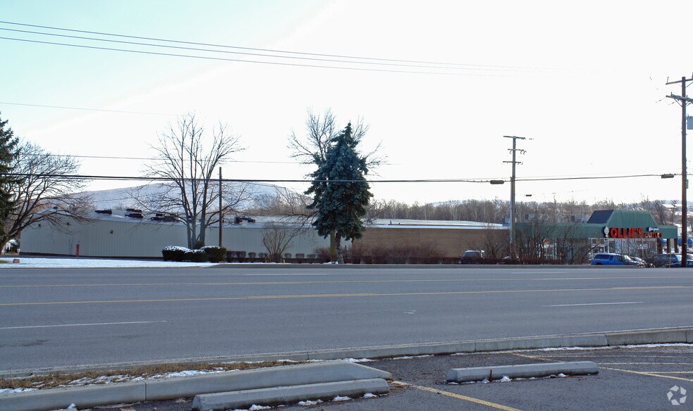 100-122 Hollidaysburg Plz, Duncansville, PA à louer - Photo principale - Image 3 de 6