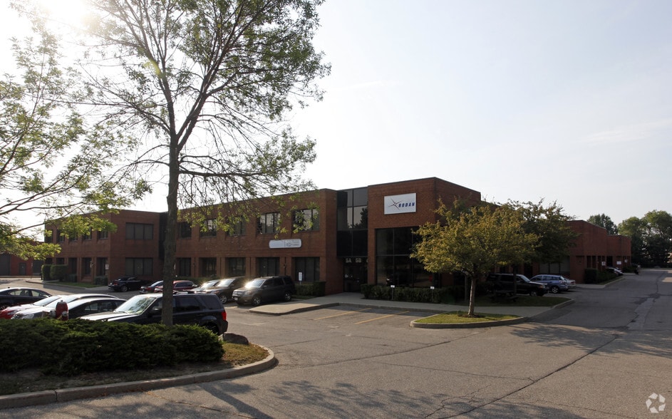 165 Matheson Blvd E, Mississauga, ON à louer - Photo du bâtiment - Image 2 de 2