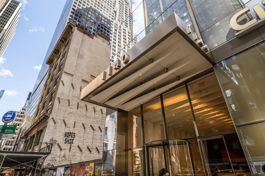 1140 Avenue of the Americas, New York, NY à louer - Photo du bâtiment - Image 3 de 23