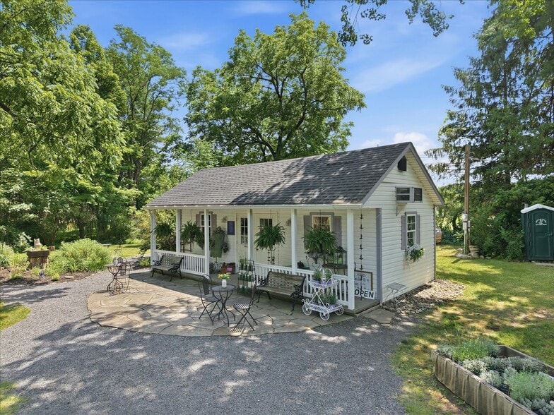 5822 Paradise Valley Rd, Cresco, PA for sale - Building Photo - Image 3 of 22