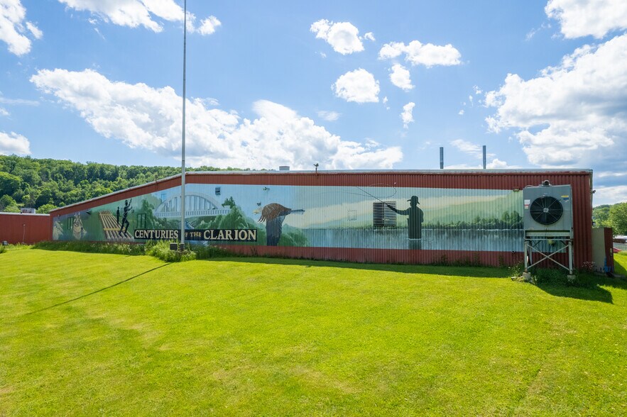 11 Gillis Ave, Ridgway, PA à louer - Photo du bâtiment - Image 2 de 7