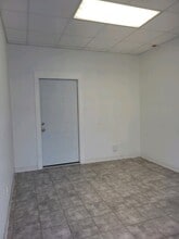 1515 Lakeville Dr, Kingwood, TX for lease Interior Photo- Image 2 of 6