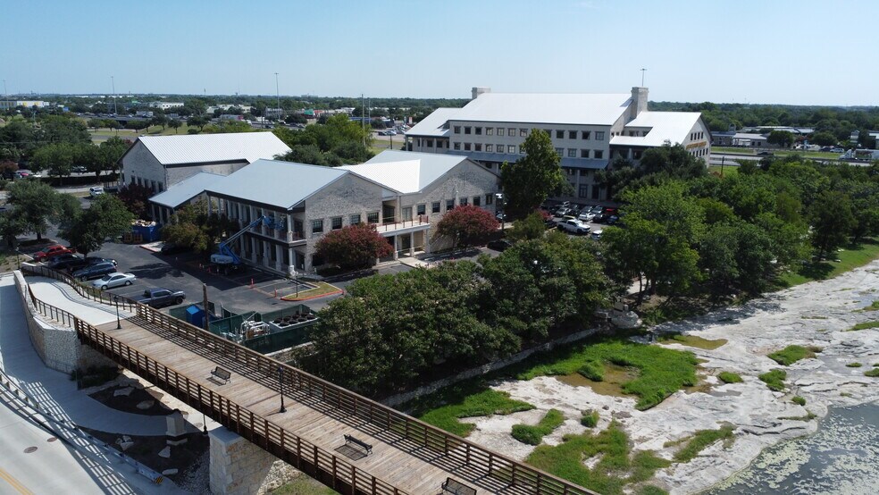 1 Chisholm Trail Rd, Round Rock, TX à louer - Photo du bâtiment - Image 3 de 18