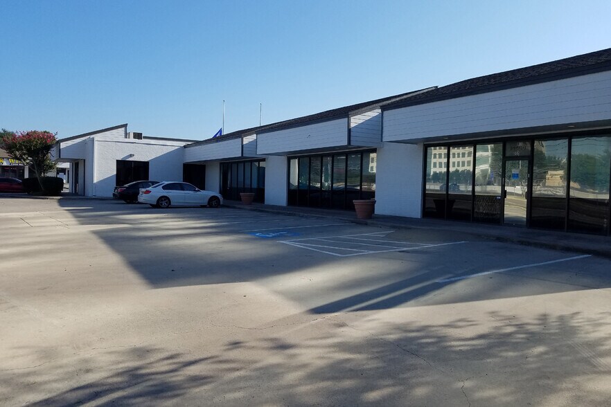 14500 N Dallas Pky, Dallas, TX à louer - Photo du bâtiment - Image 3 de 17
