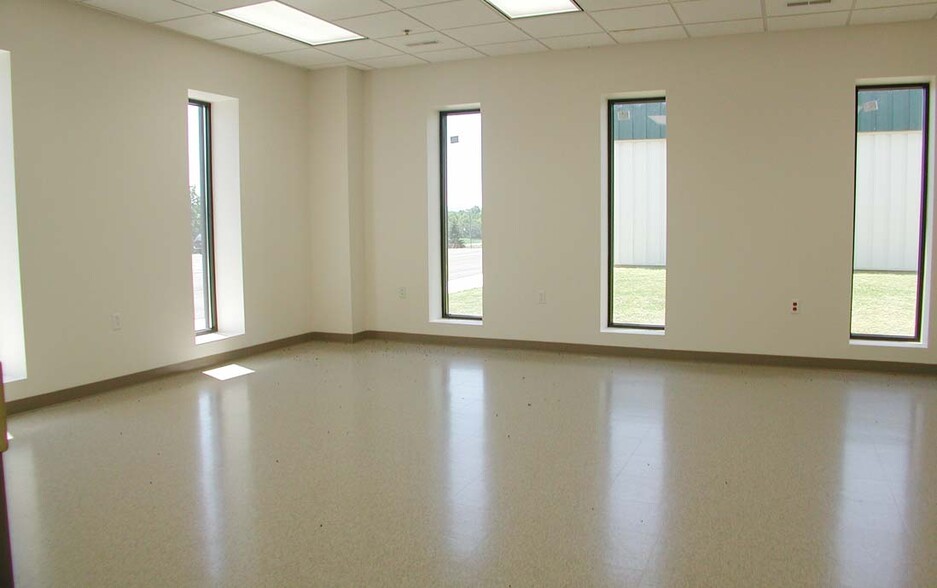 291 Edray Business Park, Marlinton, WV for lease - Interior Photo - Image 2 of 16