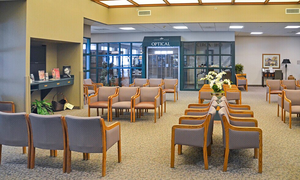 875 Country Hills Dr, Ogden, UT à vendre - Hall d’entrée - Image 2 de 7