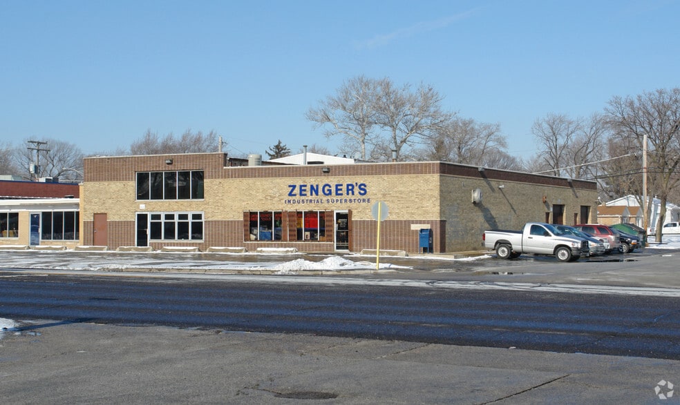 11132 W Grand Ave, Melrose Park, IL à louer - Photo principale - Image 1 de 2