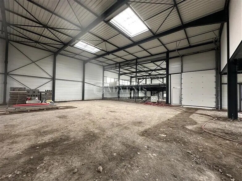 Flex in Tourcoing for lease - Interior Photo - Image 3 of 11