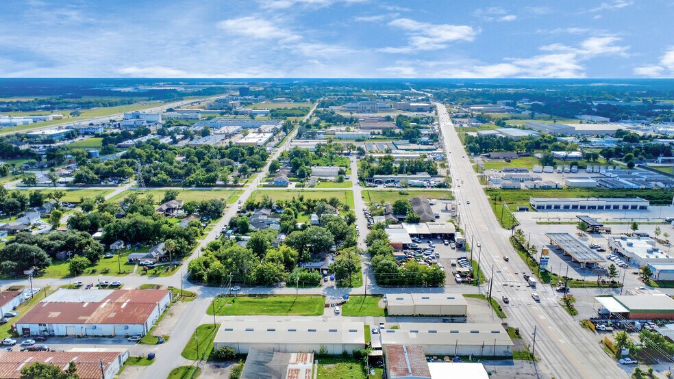 1027 Aldine Bender Rd, Houston, TX à louer - Photo du bâtiment - Image 3 de 20